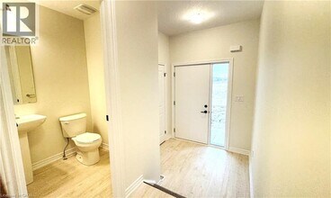 375 Benninger Dr in Kitchener, ON - Building Photo - Building Photo