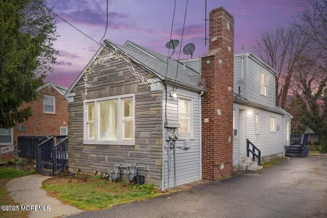 property at 207 Oakwood Ave