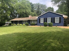 5826 Barton Rd in Madison, WI - Building Photo