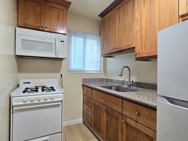 623 Buckeye St, Unit 1 in Redwood City, CA - Building Photo - Building Photo