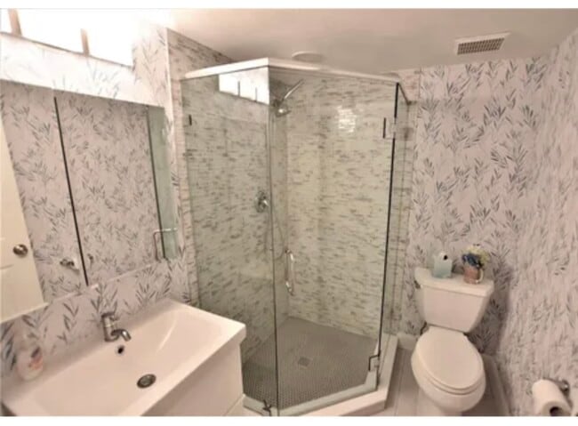4570 Ringwood Meadow, Unit 2 in Sarasota, FL - Building Photo - Building Photo