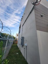 6233 NW 20th Ave in Miami, FL - Foto de edificio - Building Photo