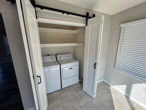 1602 Oxford Way in Stockton, CA - Building Photo - Building Photo