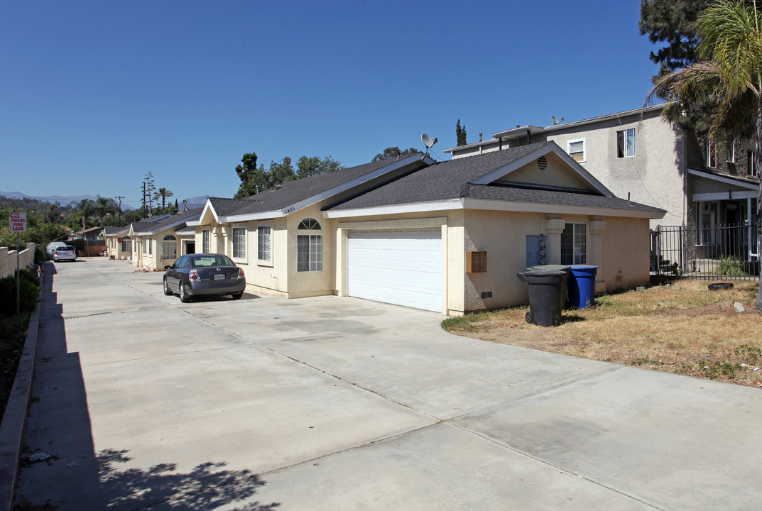 1451-1459 Laurel Ave in Pomona, CA - Foto de edificio