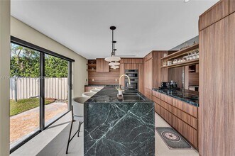 1170 S Biscayne Point Rd in Miami Beach, FL - Building Photo - Building Photo