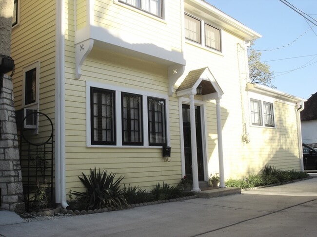 1632 Sheridan Rd, Unit Second Floor