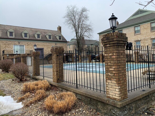 9767 Bunker Hill Ln in Montgomery, OH - Building Photo - Building Photo