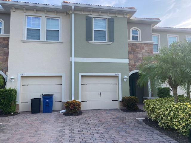 10834 Alvara Way in Bonita Springs, FL - Building Photo