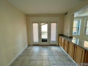 1135 Commonwealth Ave in Boston, MA - Building Photo - Building Photo