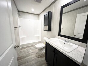 25772 Nuway Ave in Warren, MI - Building Photo - Building Photo
