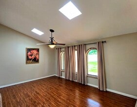 105 Indiana St in Laredo, TX - Building Photo - Building Photo