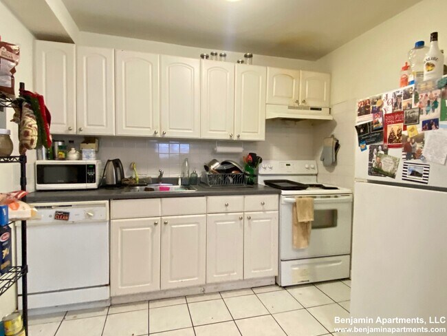 property at 9 Griggs Pl