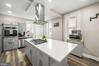 930 N 30th St in Philadelphia, PA - Building Photo - Building Photo