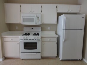 1750 Kirtley Dr in Brandon, FL - Building Photo - Building Photo
