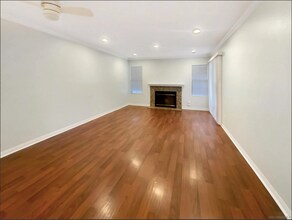 12059 Alta Carmel Ct in San Diego, CA - Building Photo - Building Photo