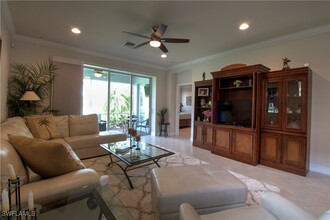 8472 Benelli Ct in Naples, FL - Foto de edificio - Building Photo