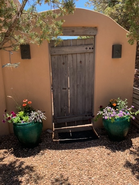 1005 Calle Dorthia in Santa Fe, NM - Foto de edificio - Building Photo
