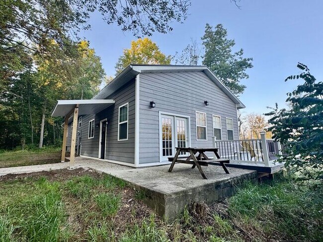 52780 Goodenough Rd in Marcellus, MI - Foto de edificio - Building Photo