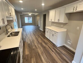 8211 Arbor Meadow Way in Louisville, KY - Foto de edificio - Building Photo