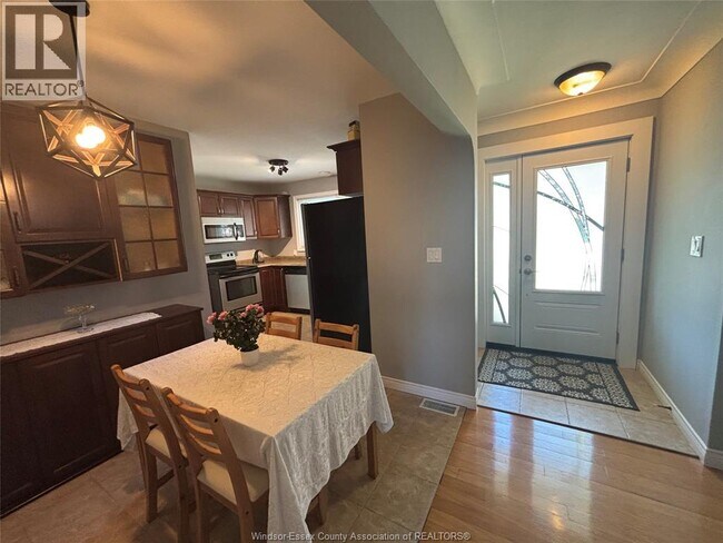 3880 Woodward Blvd in Windsor, ON - Building Photo - Building Photo