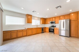 698 Iron Bridge St in Las Vegas, NV - Building Photo - Building Photo