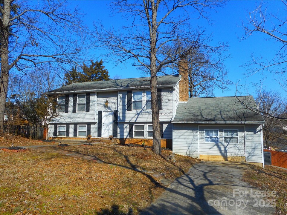 700 Vista Grande Cir in Charlotte, NC - Building Photo