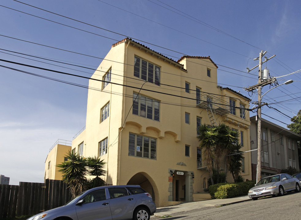 441 Merritt Ave in Oakland, CA - Building Photo