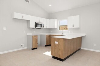 612 Oriole Rd, Unit 1 in Weslaco, TX - Foto de edificio - Building Photo