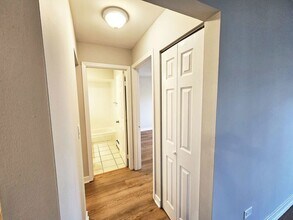 2214 S Goebbert Rd in Arlington Heights, IL - Building Photo - Building Photo
