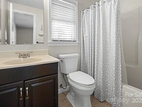 2 Little River Ln in Hendersonville, NC - Building Photo - Building Photo