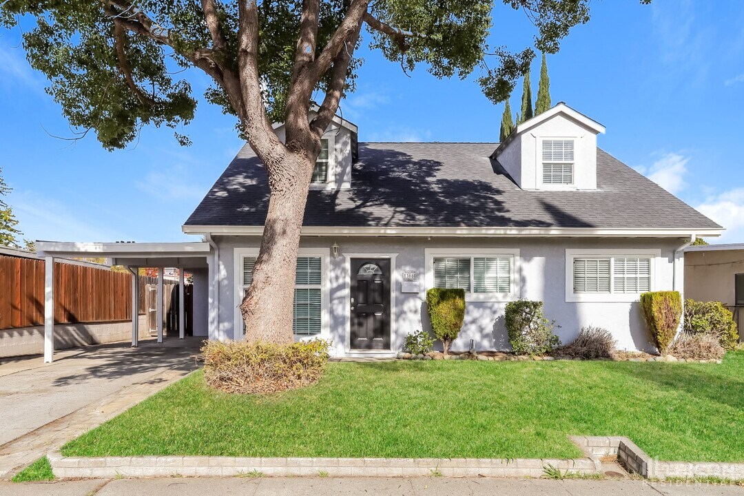 308 Grape St in Vacaville, CA - Building Photo
