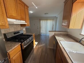 14265 Terra Bella St in Los Angeles, CA - Building Photo - Building Photo