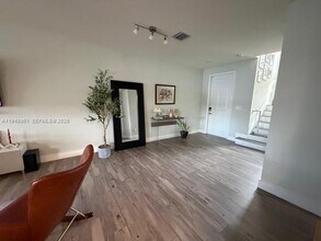 10034 W 32nd Ln in Hialeah, FL - Building Photo - Building Photo