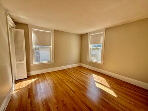 31 Park St, Unit 1 in Medford, MA - Foto de edificio - Building Photo