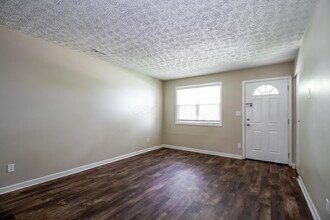 2495 Willow View Ct in Grove City, OH - Foto de edificio - Building Photo