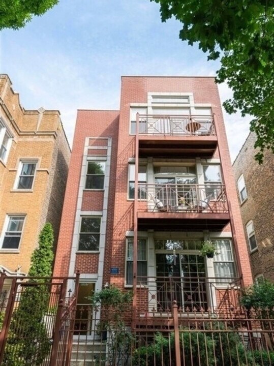 6507 N Bosworth Ave in Chicago, IL - Building Photo