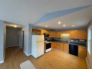 94 Quiet Woods Rd in East Hampton, CT - Building Photo - Building Photo