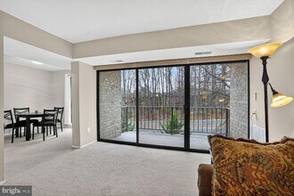 2063 Royal Fern Ct, Unit 39/21B in Reston, VA - Building Photo - Building Photo