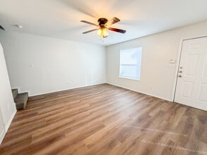 709 Sonesta Dr, Unit D in Harlingen, TX - Building Photo - Building Photo