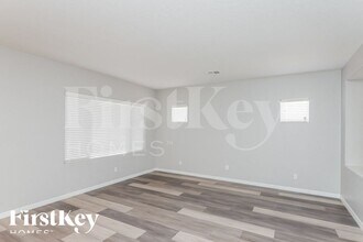 5595 Criollo Dr in Las Vegas, NV - Foto de edificio - Building Photo