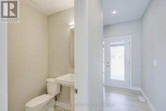 1064 Kitigan Grove in Ottawa, ON - Building Photo - Building Photo