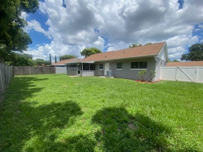 8610 Oak Bluff Dr in Orlando, FL - Building Photo - Building Photo