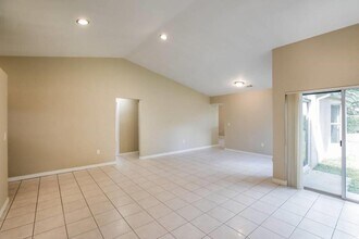 211 NW 187th Ave in Pembroke Pines, FL - Building Photo - Building Photo