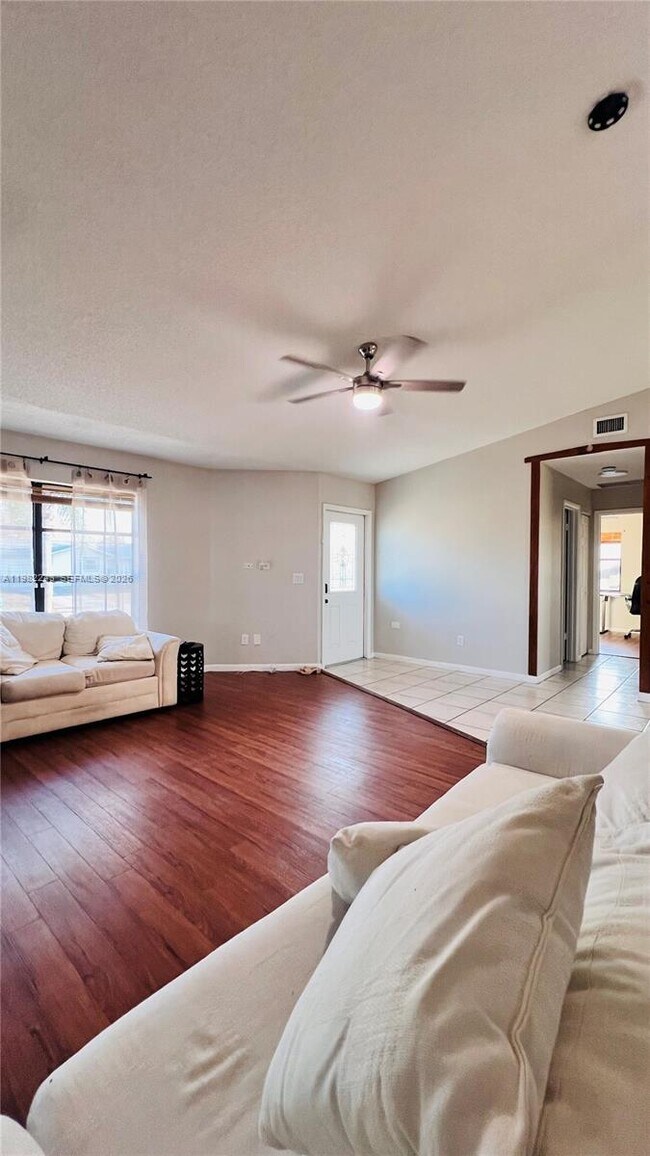 581 SW Banks Terrace in Port St. Lucie, FL - Foto de edificio - Building Photo