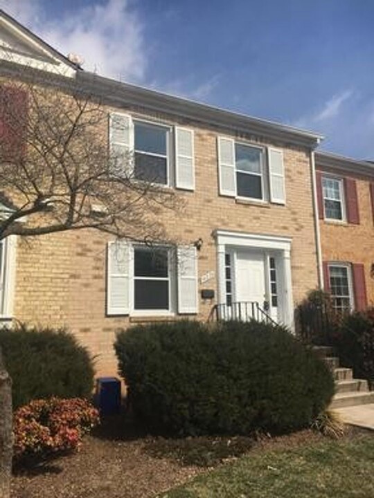 10273 Arizona Cir in Bethesda, MD - Building Photo