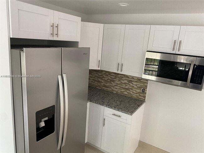 1121 SW 24th Ave in Fort Lauderdale, FL - Building Photo - Building Photo