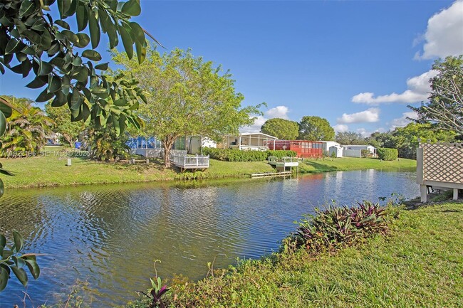 6117 NW 27th St in Margate, FL - Building Photo - Building Photo