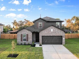 405 Magnolia Ln in Lake Jackson, TX - Building Photo