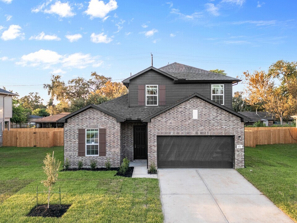 405 Magnolia Ln in Lake Jackson, TX - Building Photo