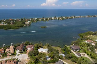 331 Roberts Rd in Nokomis, FL - Building Photo